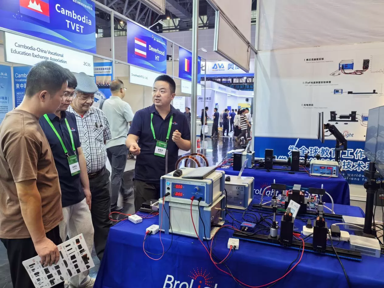 brolight-at-worlddiac-in-hangzhou-showcasing-hand-on-physics-science-education-solutions-5.jpg brolight-at-worlddiac-in-hangzhou-showcasing-hand-on-physics-science-education-solutions-5.jpg